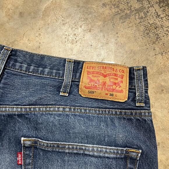 Vintage 2000s Levi's 569 Denim Short Jorts Jean Shorts 38x12 - Picture 3 of 3